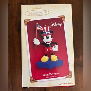 🌺Vintage 2005 Hallmark Mickey Mouse True Patriot Christmas ornament🌺